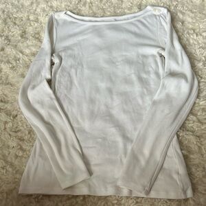 White Old Navy top with buttons on shoulders